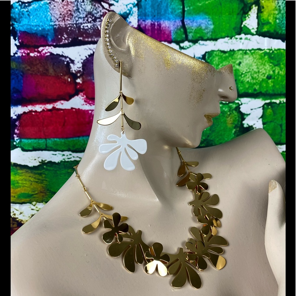 NWT~SET~>Kate Spade Necklace & Earrings